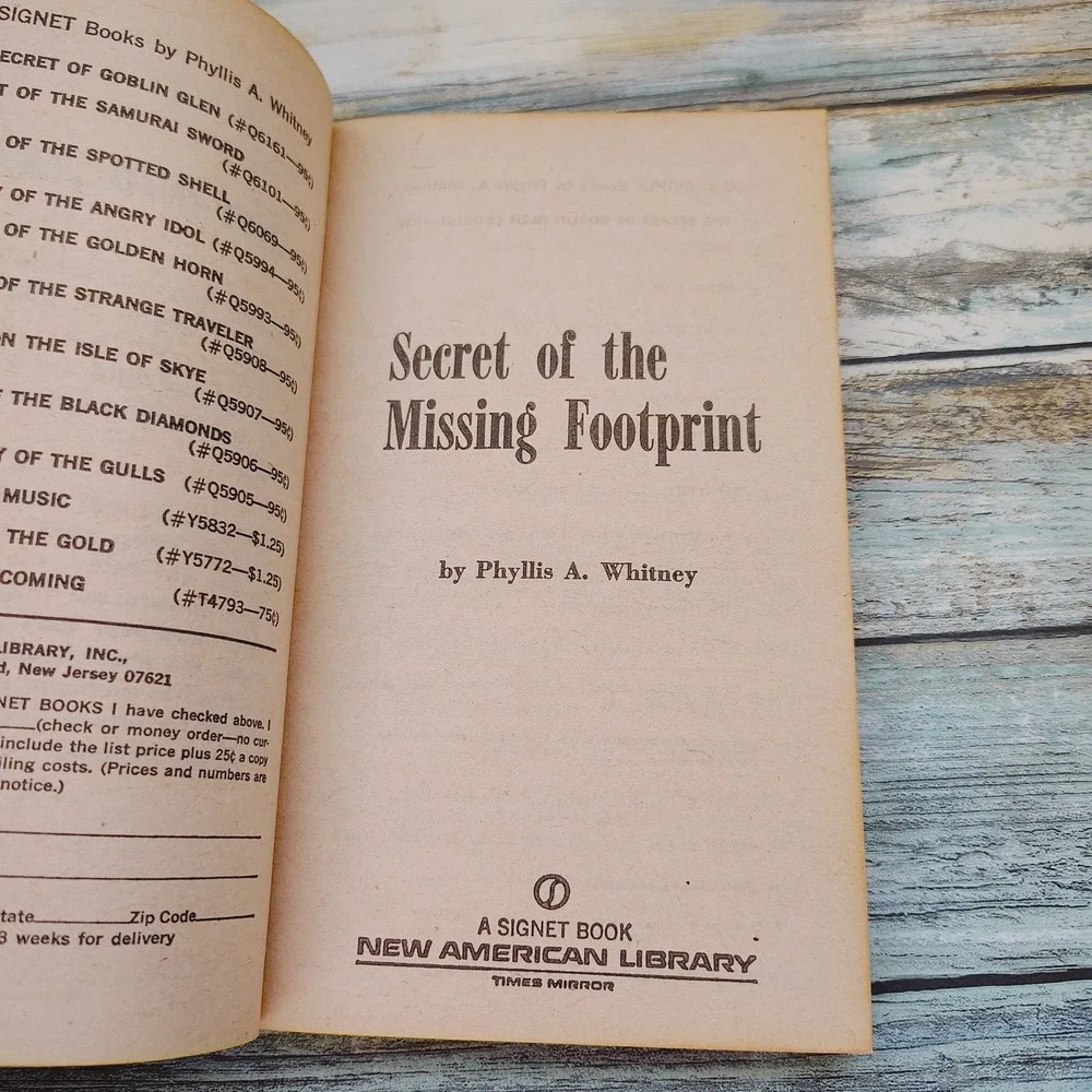 Secret of the Missing Footprint‎ by Phyllis Whitney Signet Vtg YA PB 1974 1st Ed